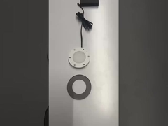 Магнитное покрытие прожектора ввергнуто или установлено на поверхности